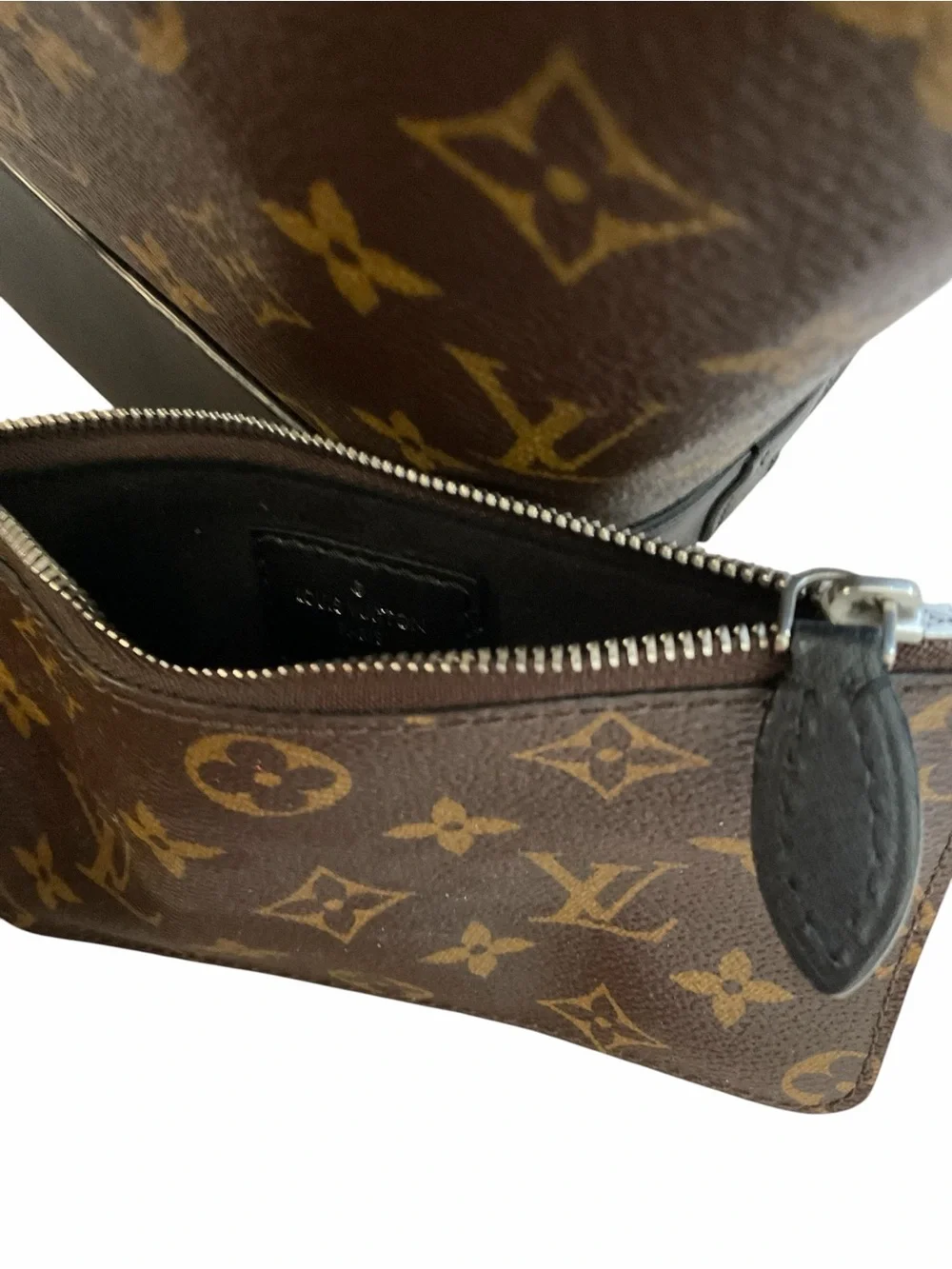 Louis Vuitton GM NN14 Idole Bucket Bag Monogram Canvas and Leather